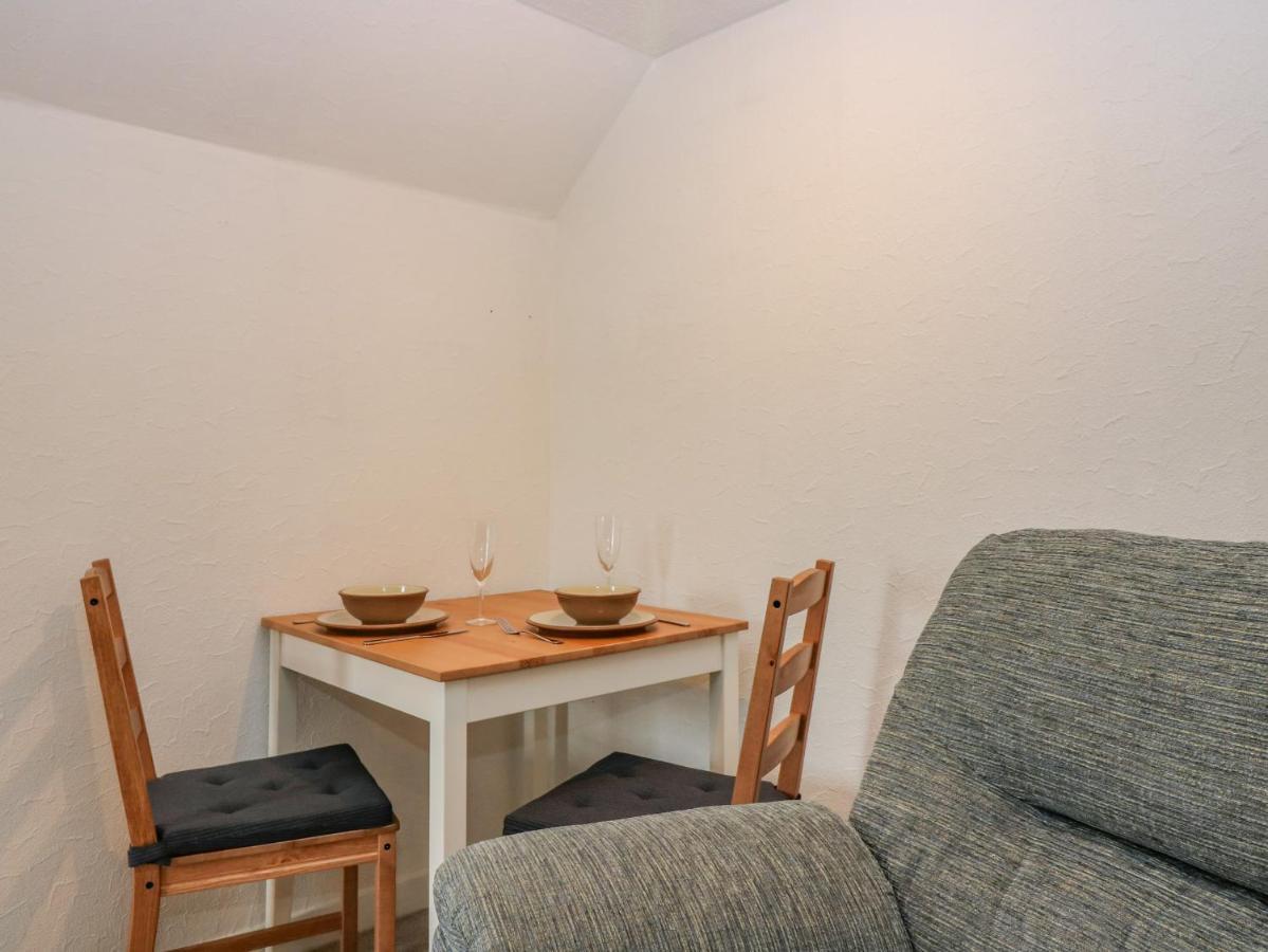 The Wee Hideaway Apartment คูพาร์ ภายนอก รูปภาพ