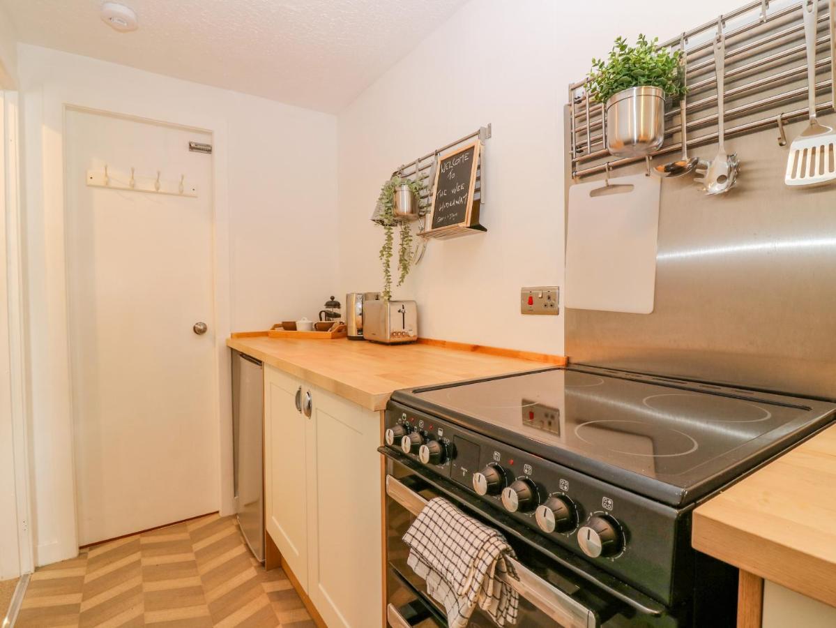 The Wee Hideaway Apartment คูพาร์ ภายนอก รูปภาพ
