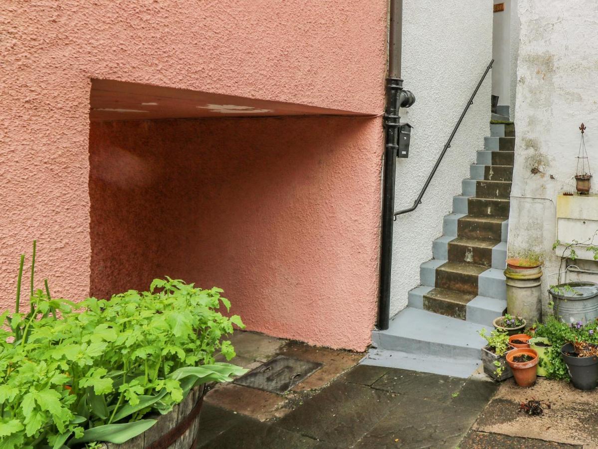 The Wee Hideaway Apartment คูพาร์ ภายนอก รูปภาพ